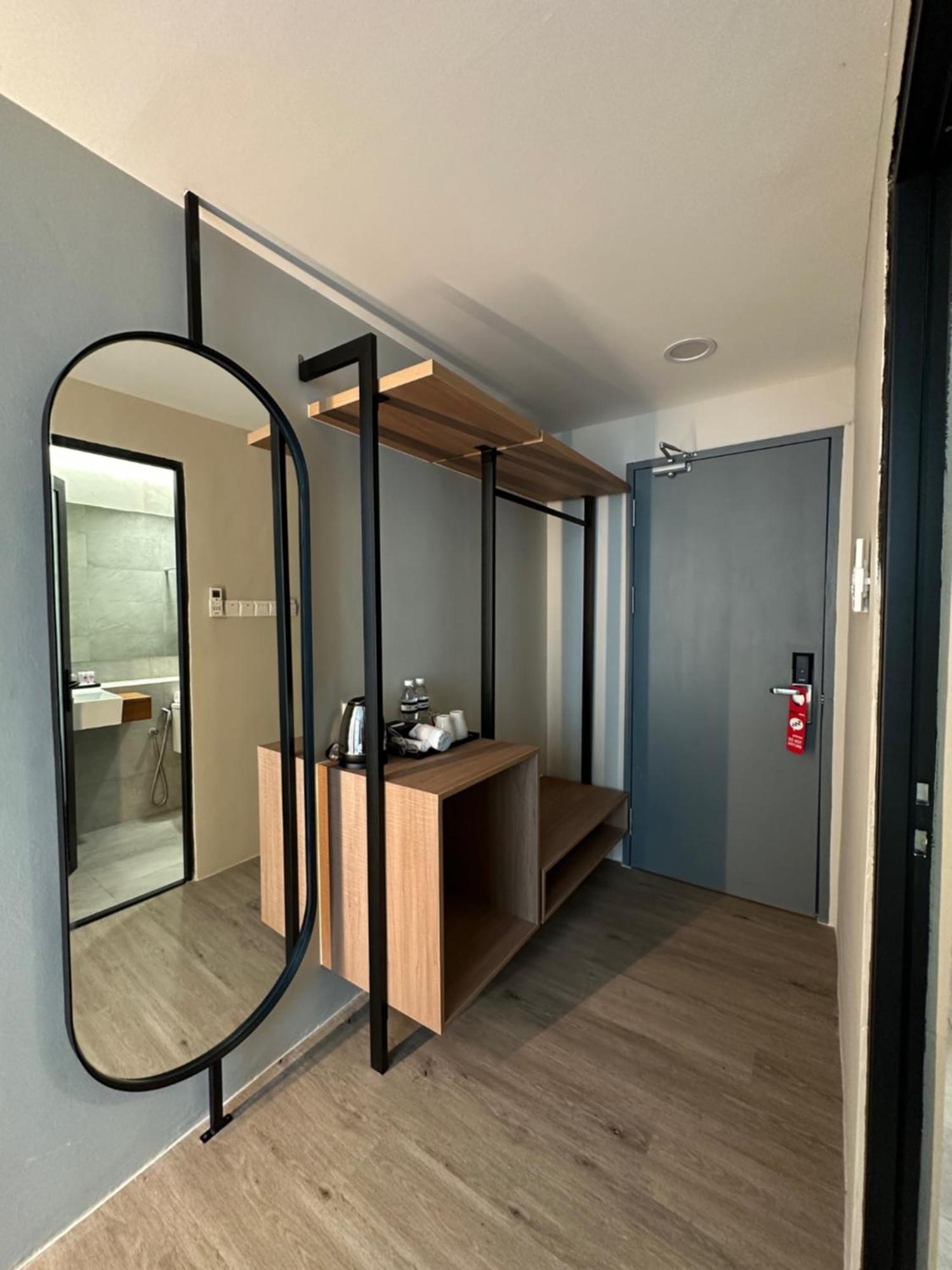 Roxy Hotel Aiman Кучинг Екстериор снимка